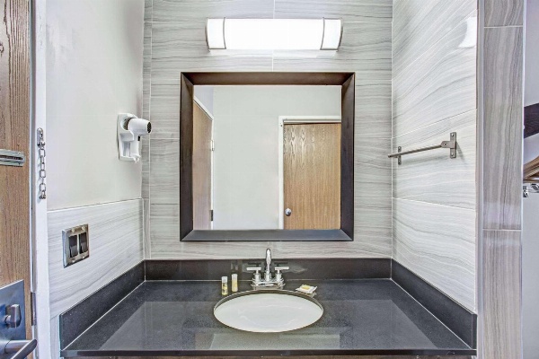 Days Inn by Wyndham Great Lakes - N. Chicago Main image